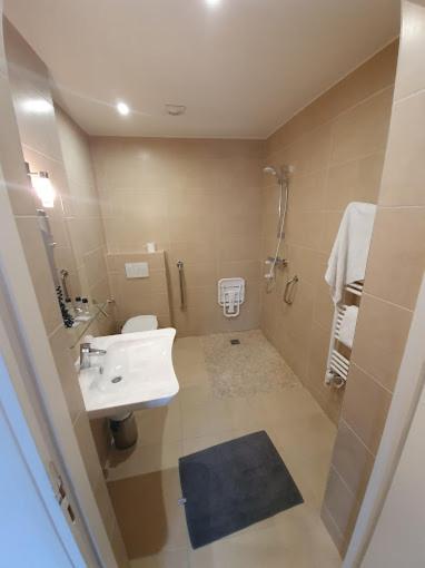 Le Theatre Hotel Suresnes Bagian luar foto
