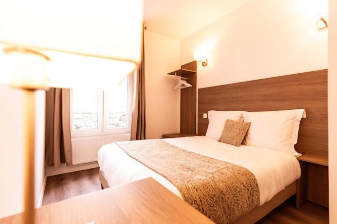 Le Theatre Hotel Suresnes Bagian luar foto